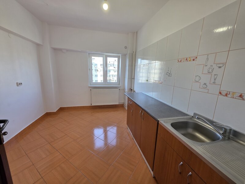 Sincai, 5 minute metrou Timpuri Noi, bloc 1986, stradal, vedere mixta,