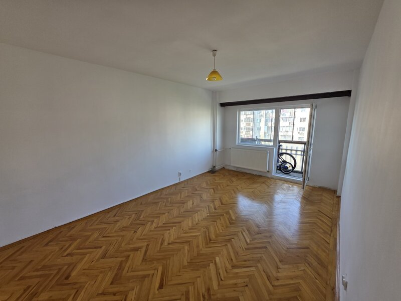 Sincai, 5 minute metrou Timpuri Noi, bloc 1986, stradal, vedere mixta,