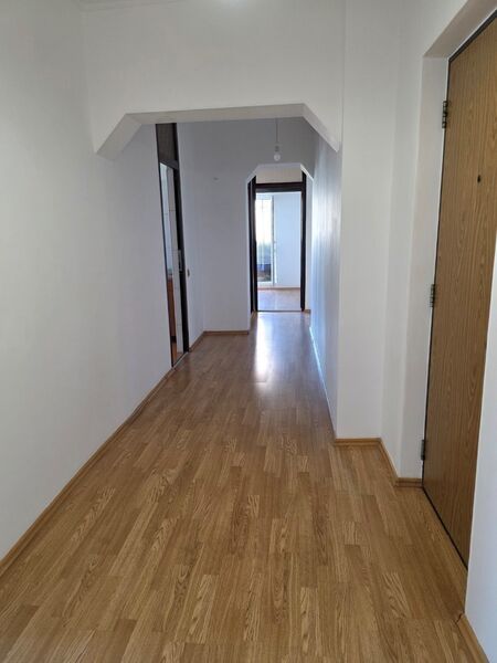 Sincai, 5 minute metrou Timpuri Noi, bloc 1986, stradal, vedere mixta,