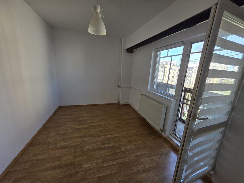 Sincai, 5 minute metrou Timpuri Noi, bloc 1986, stradal, vedere mixta,