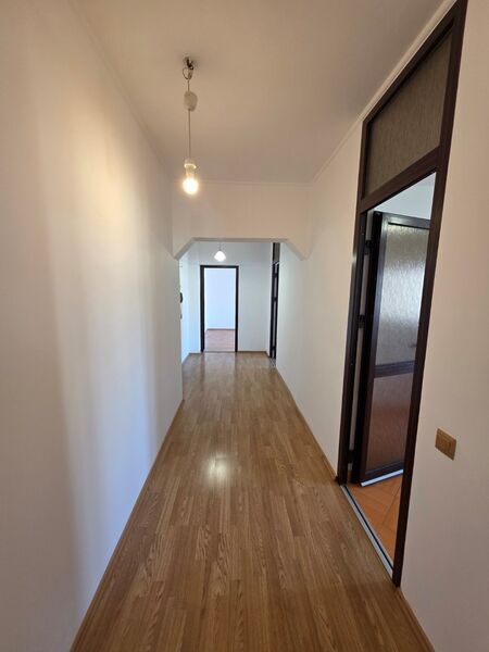 Sincai, 5 minute metrou Timpuri Noi, bloc 1986, stradal, vedere mixta,