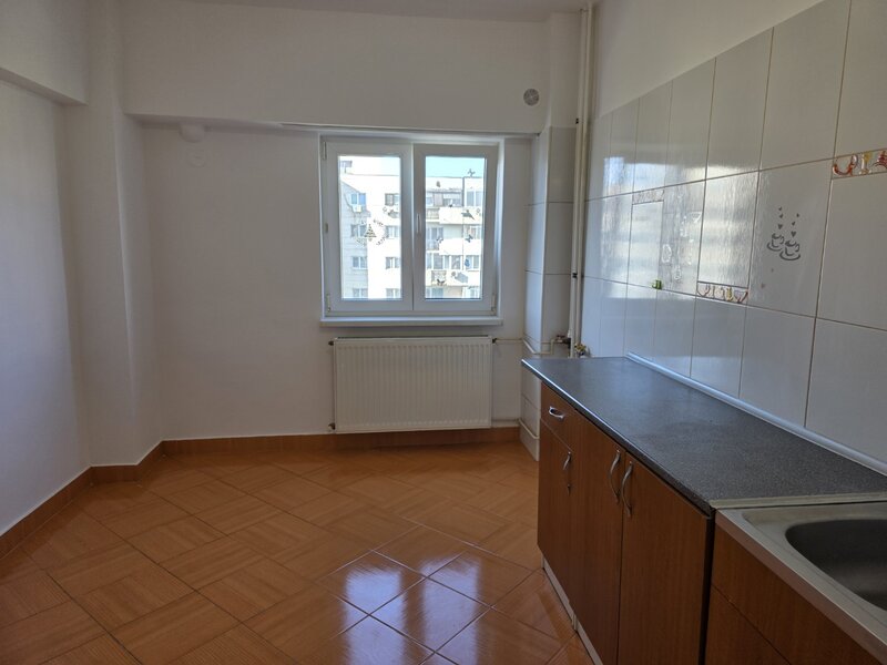 Sincai, 5 minute metrou Timpuri Noi, bloc 1986, stradal, vedere mixta,