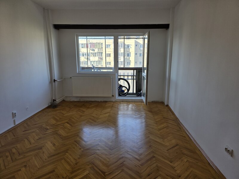 Sincai, 5 minute metrou Timpuri Noi, bloc 1986, stradal, vedere mixta,